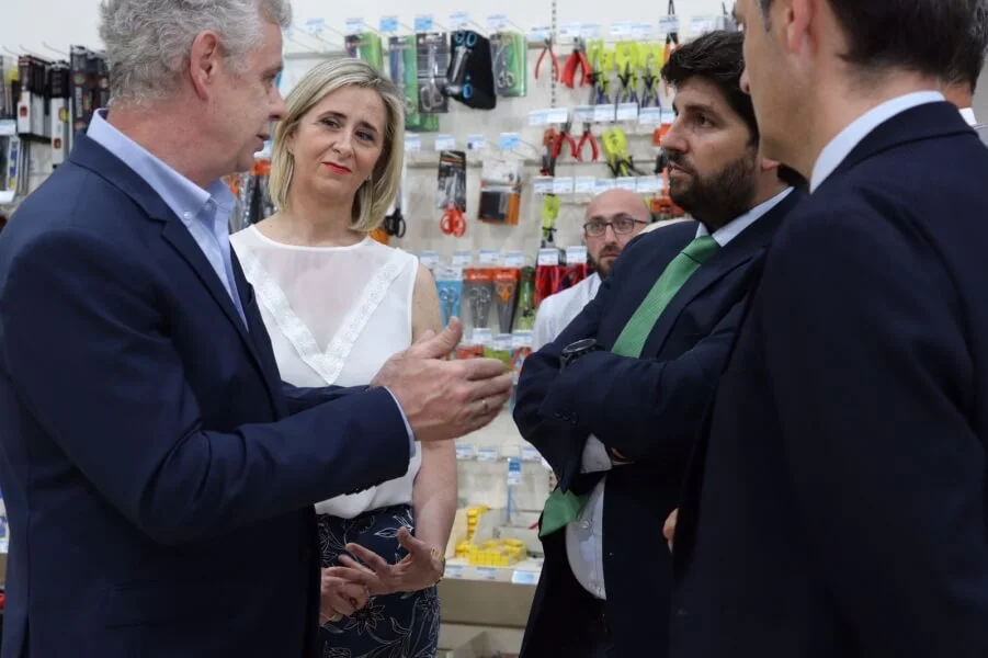 Fernando López Miras visita las instalaciones de Verdú 