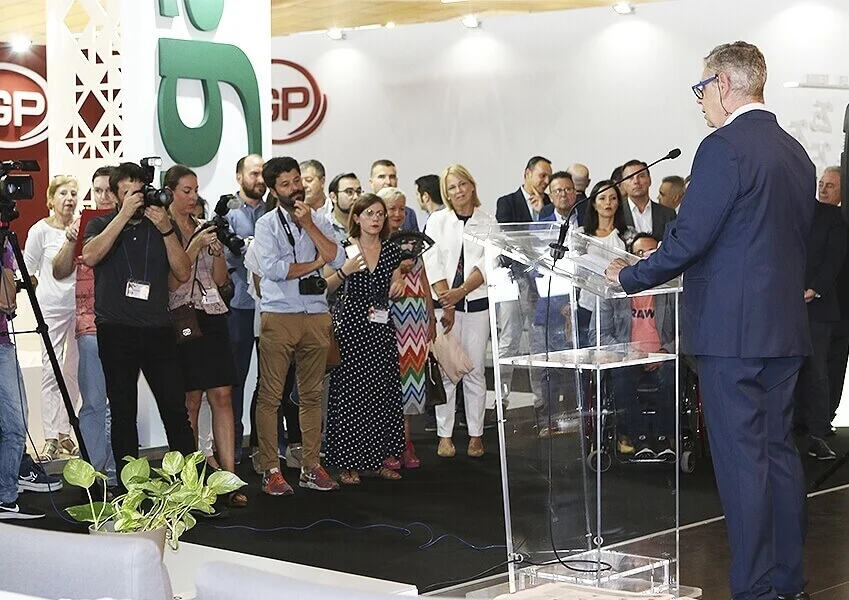 Verdú recibe el XI premio anual de AREMA